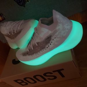 Yeezy Calcite Glow